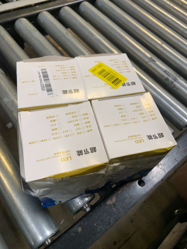 Photo 1 of Lxcom Lighting G95 LED Bulbs 9W Globe Vanity Light Bulbs E26/E27 Base Warm White 3000K 90W Equivalent for Makeup Vanity Mirror Bathrooms Lamp, AC 85V-265V (4 Pack)