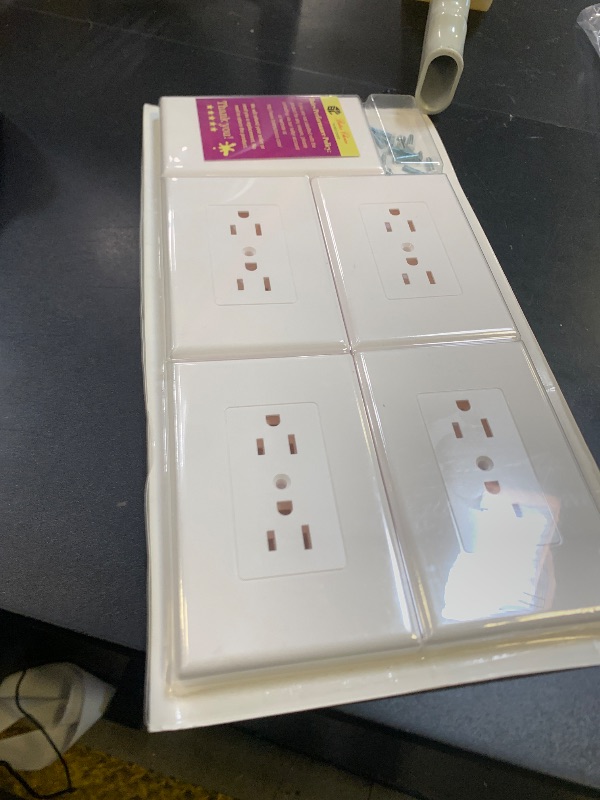 Photo 1 of Bates Duplex Wall Outlet Covers - 10 Pack, White Wall Plates