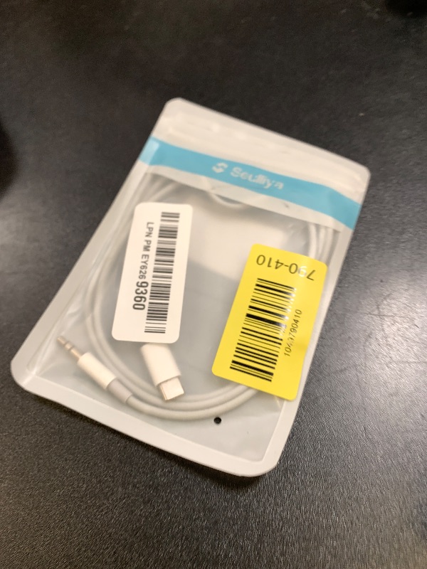 Photo 1 of USB C to 3.5mm Audio Aux Jack Adapter,3.3 ft, aux Cord for iPhone,Type C to 3.5mm Aux Headphone Stereo Cord Car Cable for iPhone 16/16 Pro, Samsung Galaxy S25 and Other iOS and Android Devices(White)