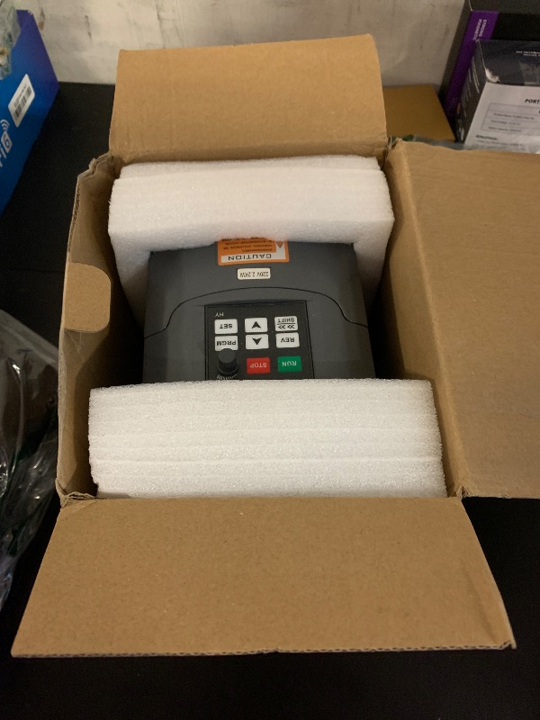 Photo 1 of HY HUANYANG VFD Converter,Variable Frequency Drive,110v Single Phase Input to 110v Three Phase Output (for power ?3HP three-Phase Motor/Spindle) 0-400hz Speed Rotation (HY Series-110v 2.2kW 3HP Model)