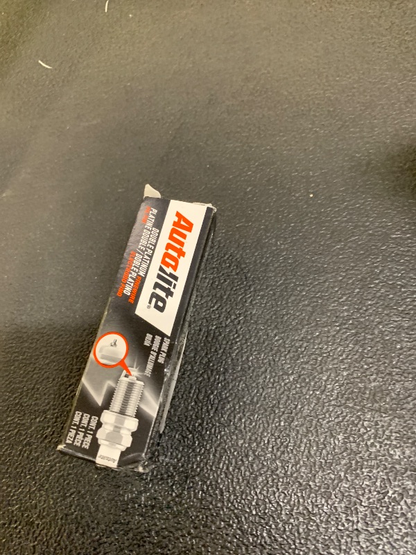 Photo 1 of Autolite APP104 Double Platinum Automotive Replacement Spark Plug (1 Pack)