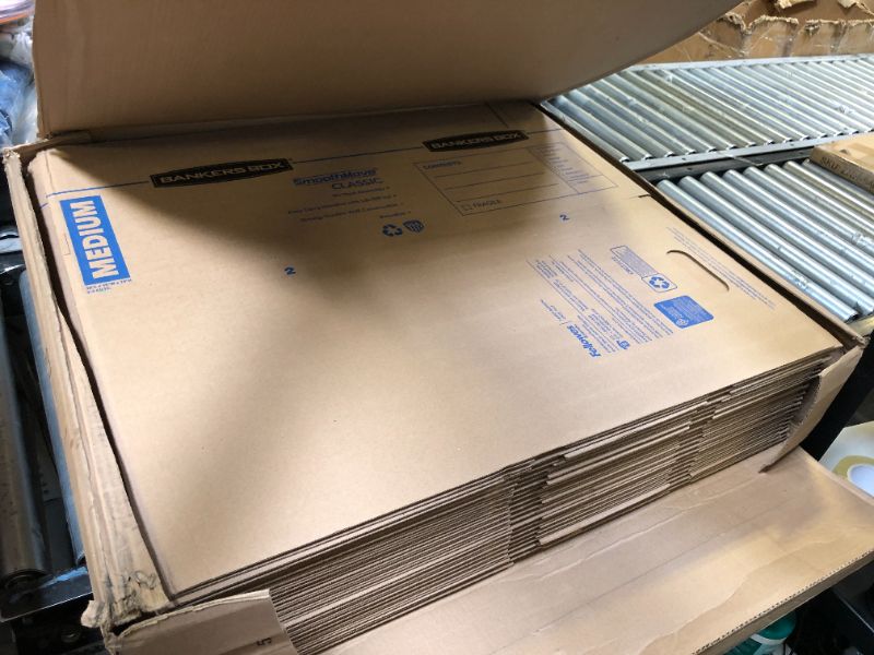 Photo 1 of Bankers Box Medium Classic Moving Box 20 Pack, Reinforced Handles, Tape-Free Assembly, Box with Lid, 19-in x 14.5-in x 15.5-in (8817202)