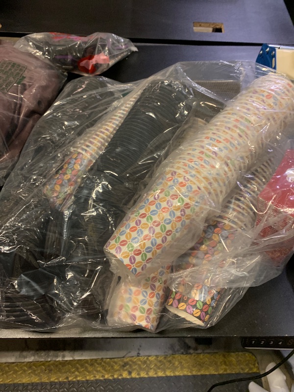 Photo 1 of 100 Pack 16 oz Paper Coffee Cups with Lids and Sleeves, To Go Paper Cups for Hot & Cold Beverage, Sturdy Thick Paper & Leak-free, Black & White Designs for Home, Business, Café, Juice or Tea.