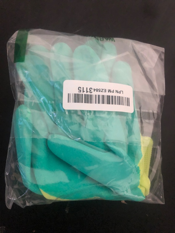 Photo 1 of FOIBURELY Anti Bite Gloves Safe Touch Small Animal Handling Protection Glove for Hamster Bird Parrot Hedgehog Squirrels Anti Scratch