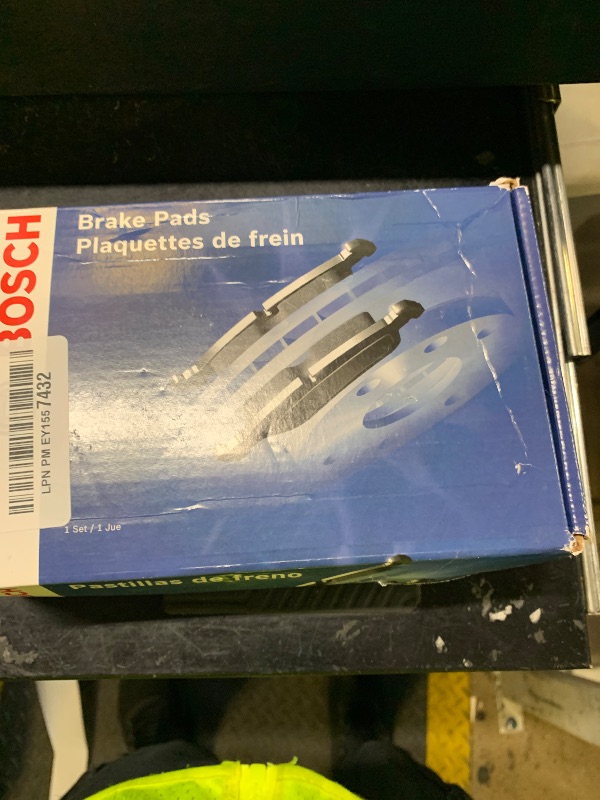 Photo 1 of BOSCH BE841H Blue Semi-Metallic Disc Brake Pad Set With Hardware - Compatible With Select Chrysler PT Cruiser; Dodge Neon; FRONT