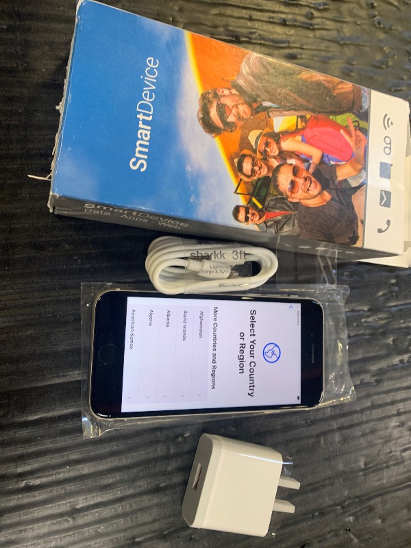 Photo 1 of Apple iPhone SE 3rd Gen, 256GB, Starlight - Unlocked (Renewed)