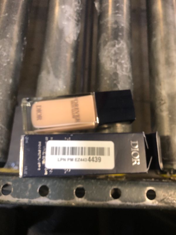 Photo 1 of Christian Dior Dior Forever Skin Glow Hydrating Foundation SPF 15 (1.5N Neutral), 1.00 Ounce (Pack of 1)