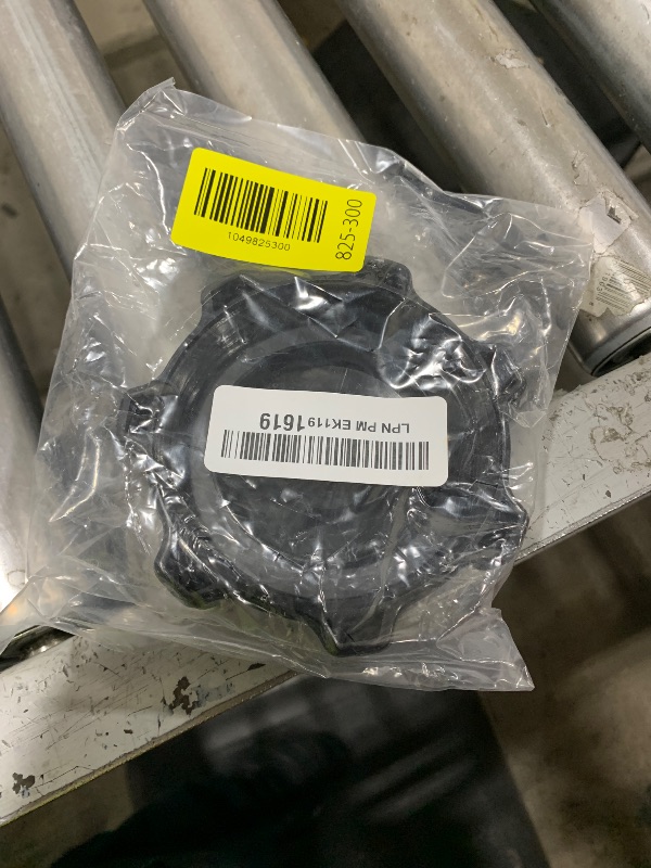 Photo 1 of AM137724 Compatible with John Deere Fuel Gas Cap 325 335 345 LT 150 160 X 465 475 485 575 585 700 724 Z225 245 445 465