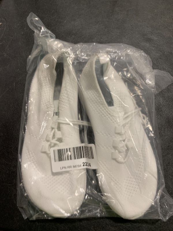 Photo 1 of ZYEN Wide Toe Box Shoes Women Non-Slip Ultra Light Running Sneakers Extra Wide Feet Arch Support Walking Shoes Tennis Diabetes Breathable Gym Workouts 8813 White 40