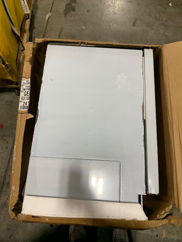 Photo 1 of [PARTS ONLY] Ice-O-Matic GEMU090 Pearl Self-Contained Ice Machine with Air Condensing Unit Pure Ice Technology 115 Volt Plug-In and Quiet Operation in Stainless Steel