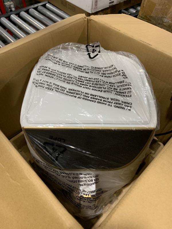 Photo 1 of Paris Hilton Air Fryer, Large 6-Quart Capacity, Nonstick Made without PFAS, Touchscreen Display, 8-in-1 (Air Fry, Roast, Broil, Bake, Reheat, Keep Warm, Pizza, Dehydrate), Dishwasher Safe, White