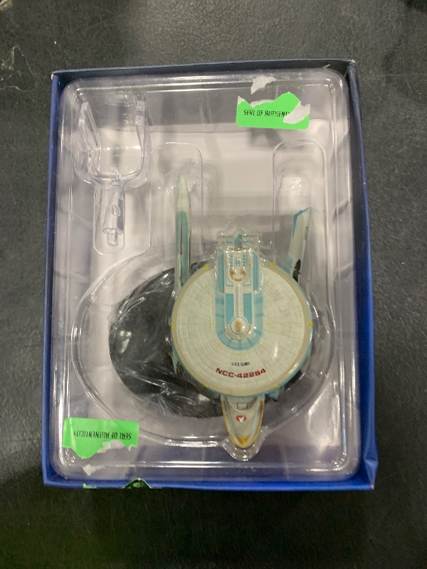 Photo 1 of Star Trek Starships Vehicle & Collectors Magazine #116: U.S.S. Curry NCC-42254