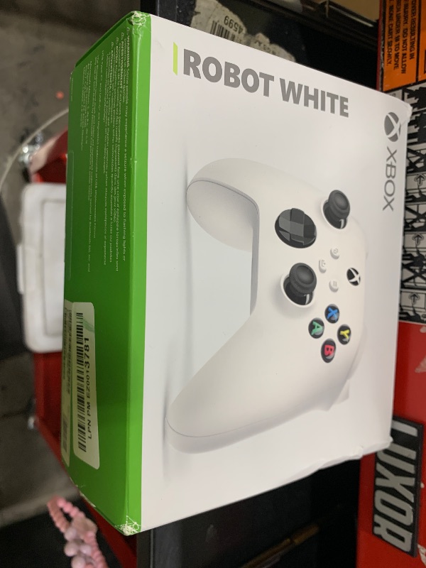 Photo 1 of Xbox Wireless Gaming Controller (2025) – Robot White – Play on Xbox, Windows, Android, iOS, FireTV Sticks, Smart TVs, VR Headsets