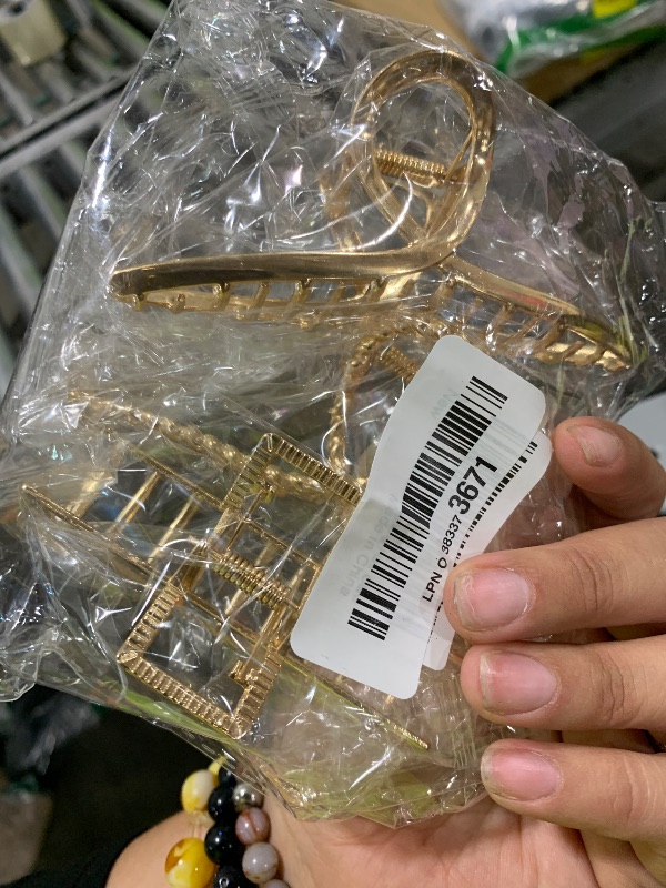 Photo 1 of Mehayi 3 PCS Metal Large Claw Clips for Thick Heavy Hair, Strong Hold Big Non-Slip Hair Catch Barrette Jaw Clamp for Long Hair, Fashion Styling Accessories for Women Girls