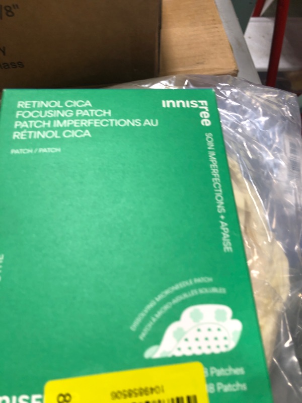 Photo 1 of innisfree Retinol Cica Focusing Patch Korean Hydrocolloid Patches with Salicylic Acid and Hyaluronic Acid for Acne Spots and Blemishes, 2 Pack