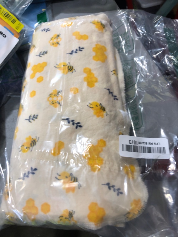 Photo 1 of Poyday Paper Towels Washable Roll: 25Pack Cotton Cloth Paper Towels 11.8x11.8In Absorbent Soft Flannel Paperless Towels Alternative for Kitchen Reusable Napkins Zero Waste (Bee, Large)