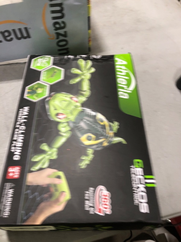 Photo 1 of Wall Climbing Lizard,Rc Car Toys for Kids,Remote Control Cars,Wall Crawler Robot Geckos,Fun Kids Toys,Cool Stuff Gadgets 2025,Halloween Christmas Birthday Gifts for Boys Girls Teens Ages 3 4 5 6 7 8 +
