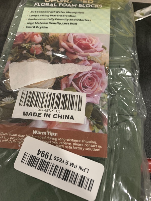 Photo 1 of Upgraded 6 Pack Floral Flower Foam Blocks, Green Plant Foam for Flower Arrangements, Wet & Dry Florist Foam Styrofoam for Fresh and Artificial Flowers (5.5"L X 3.1"W X 1.6"H)