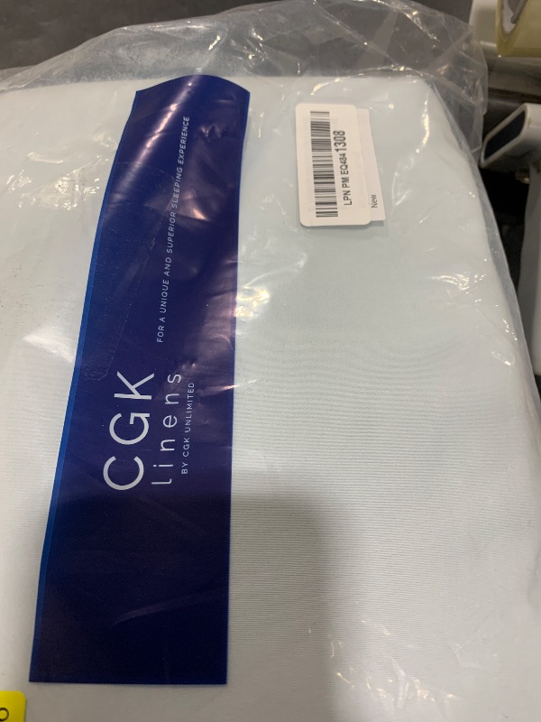 Photo 1 of King Size 4 Piece Sheet Set - Comfy Breathable & Cooling Bed Sheets Set - Hotel Luxury Bedding for Women, Men, Kids, Teens, Boys & Girls - Deep Pockets, Ultra-Soft, Wrinkle Free - Oeko-Tex - Ice Blue
