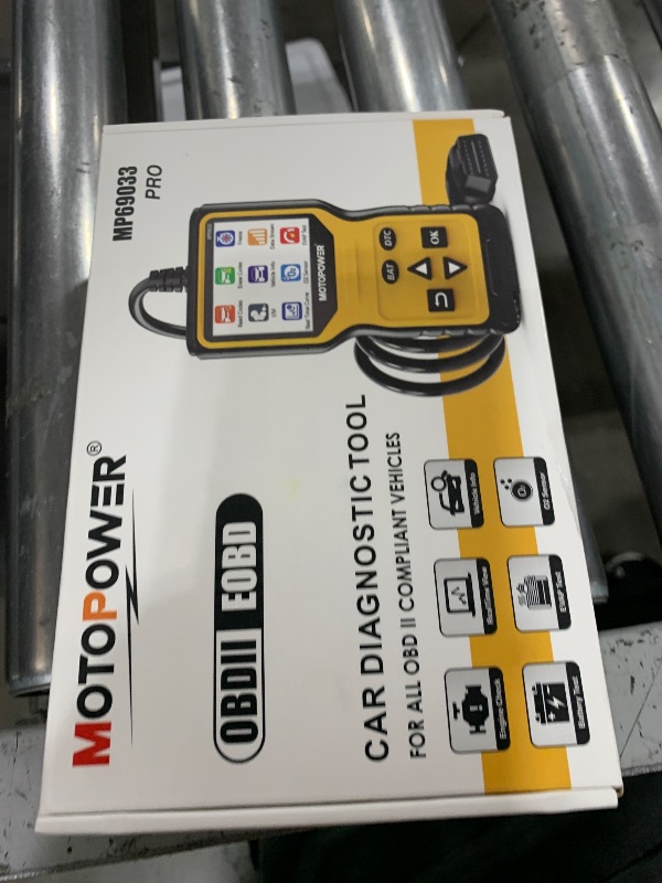 Photo 1 of MOTOPOWER MP69033 Pro OBD2 Scanner Code Reader Check Engine Fault Light Diagnostic Scan Tool with Battery Tester