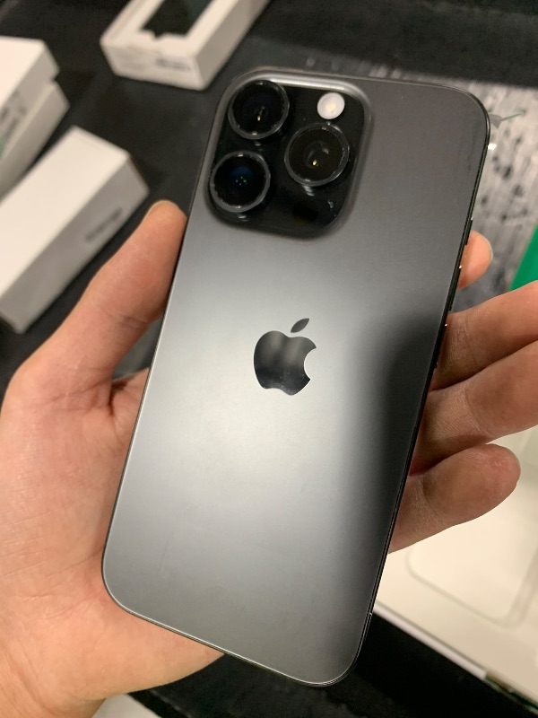 Photo 1 of Apple iPhone 16 Pro, US Version, 128GB, Black Titanium - Unlocked (Renewed Premium)