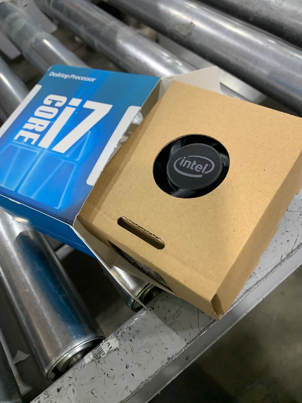 Photo 1 of Intel BX80677I77700 Core i7-7700 Desktop Processor 8M Cache, 3.6GHz (Max Turbo Frequency 4.20GHz) 7th Generation