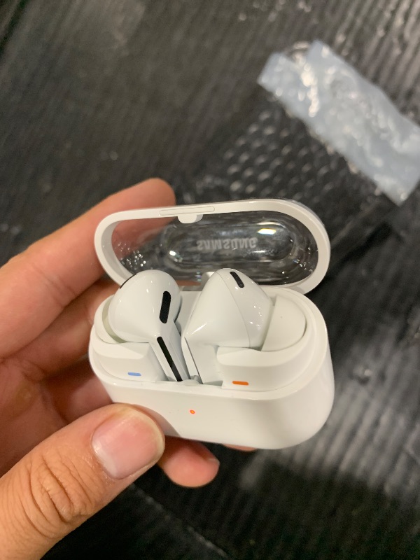 Photo 1 of Samsung Galaxy Buds 3 Pro AI True Wireless Bluetooth Earbuds, Noise Cancelling, Sound Optimization, Redesigned Comfort Fit, White [US Version, Amazon Exclusive, 2Yr Warranty]