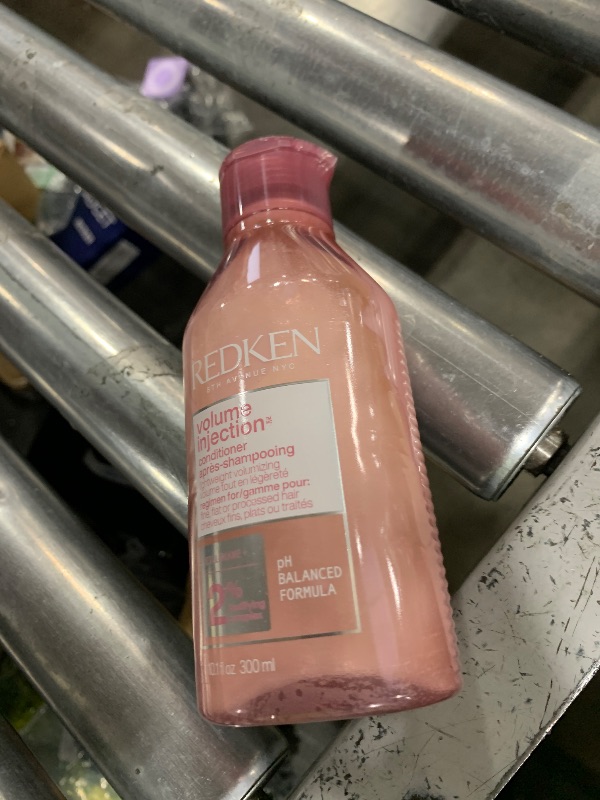 Photo 1 of Redken Volume Injection Conditioner, Lightweight Volume Conditioner For Fine Hair, Detangles and Adds Volume & Body to Flat Hair, Soft, Shiny Finish, Paraben Free, 10.1 fl Oz