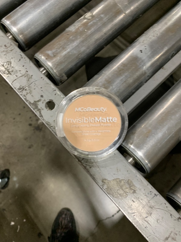 Photo 1 of INVISIBLE MATTE PRESSED POWDER - Nude Beige
