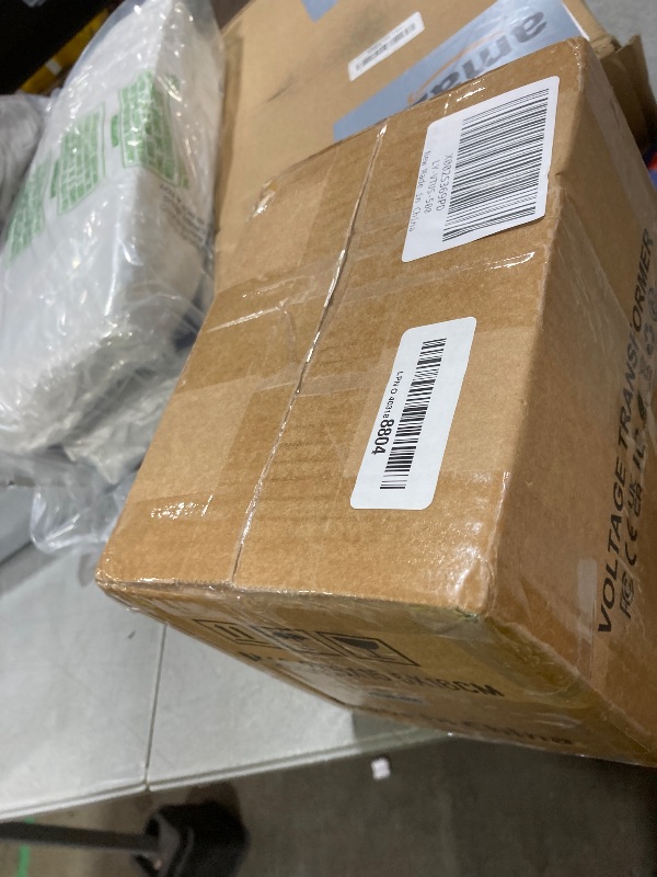 Photo 1 of LVYUAN Voltage Transformer Converter 500 Watt Step Up/Down Convert from 110-120 Volt to 220-240 Volt and from 220-240 Volt to 110-120 Volt with US Outlet, Universal Outlet, Circuit Breaker