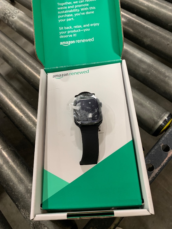 Photo 1 of Apple Watch Series 8 (GPS, 45mm) Midnight Aluminum Case with Midnight Sport Band (Renewed Premium)