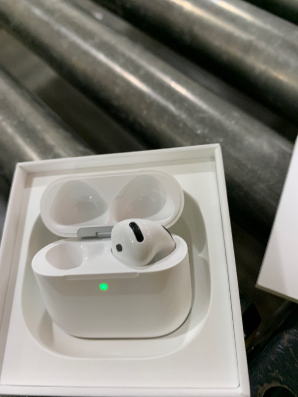 Photo 1 of SEE NOTES PICTURES………..Apple AirPods 4 Wireless Earbuds, Bluetooth Headphones, Personalized Spatial Audio, Sweat and Water Resistant, USB-C Charging Case, H2 Chip, Up to 30 Hours of Battery Life, Effortless Setup for iPhone