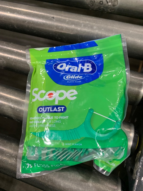 Photo 1 of Oral-B Glide Complete Floss Picks, Dental Floss Picks, Scope Outlast, 75-ct, Toothpicks Floss Picks