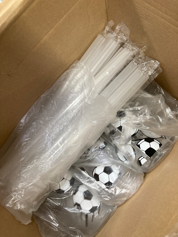 Photo 1 of ***(MISSING LIDS-SELLING AS IS)***
Domensi Pack 15 14.2 oz Soccer Plastic Cups and Straw Clear Reusable Cups and Straws tumbler for Birthday Sports Themed Party Supplies ***(MISSING LIDS-SELLING AS IS)***