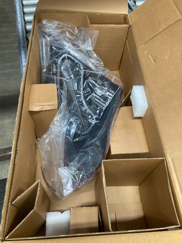 Photo 1 of ***(DAMAGE - SELLING AS IS )*** For Nissan Versa Rear Tail Light 2012-2019 Passenger Side Sedan For NI2801194 | 26550-3AN0A