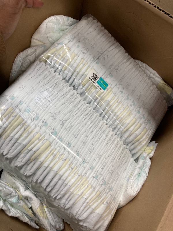 Photo 1 of *********MISING PARTS**** pampers 14 150 diapers