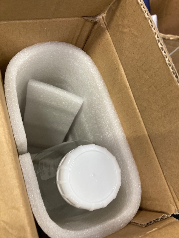 Photo 1 of ***ONLY ONE***Dwbligt 32 oz Reusable Glass Milk Bottles with Silicone Dispenser Cap, Glass Jars with Airtight Screw Lid, Leak Proof Juice Bottles with Scale Mark Breastmilk Storage Container for Fridge