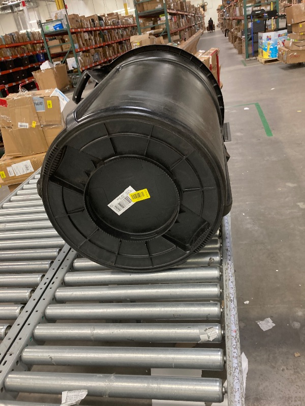 Photo 1 of ***used moissing parts***Rubbermaid Commercial Products BRUTE Heavy-Duty Round Trash Can with Venting Channels, 20-Gallon, Black, Waste Container for Landscapers/Construction Sites/Restaurants/Offices/Warehouses/Home/Driveway