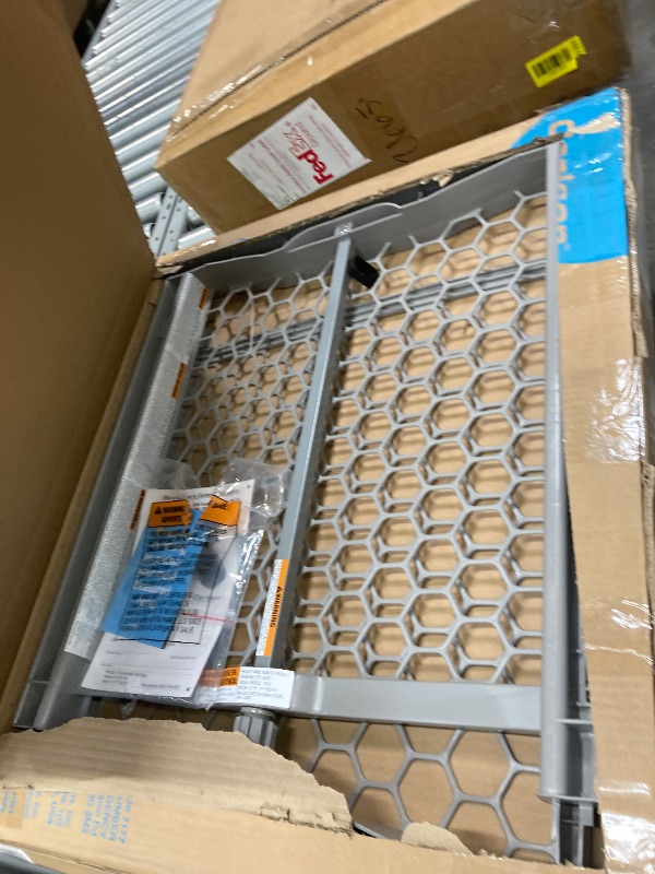 Photo 1 of *****It is used, it is missing a part and it is not known if it works 100%.*****Carlson Pet Easy Fit Portable Pet Gate, Fits Openings 28-42" Wide, 23" Tall, Rubber Pads to Protect Walls, Durable Dog Gate for Doorways, Patented Pressure Mount Ensures Perfe