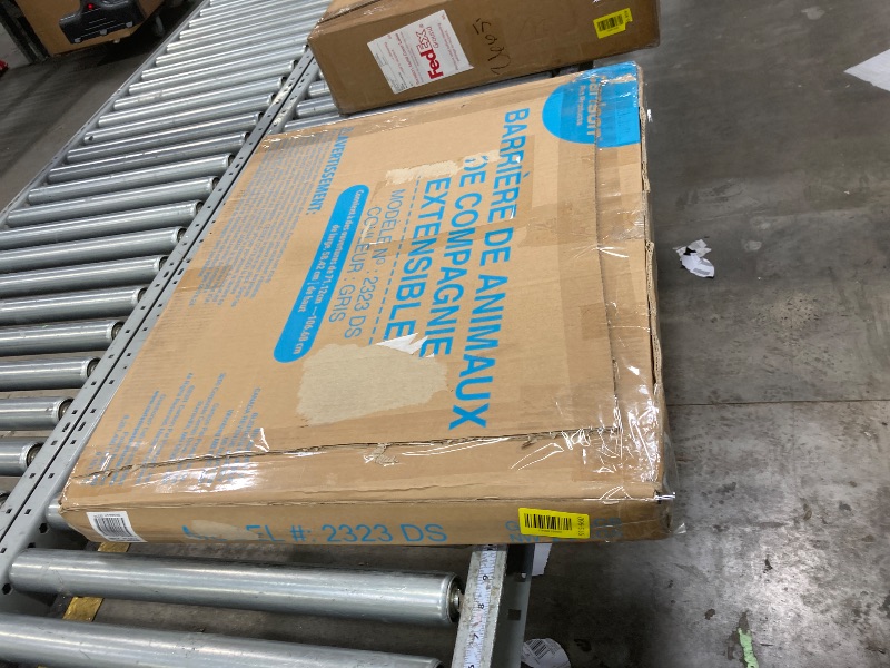 Photo 1 of *****It is used, it is missing a part and it is not known if it works 100%.*****Carlson Pet Easy Fit Portable Pet Gate, Fits Openings 28-42" Wide, 23" Tall, Rubber Pads to Protect Walls, Durable Dog Gate for Doorways, Patented Pressure Mount Ensures Perfe