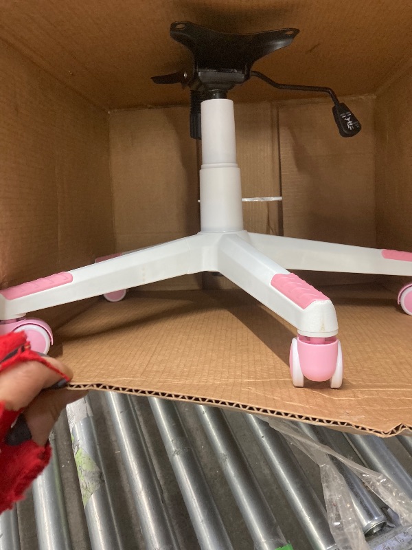 Photo 1 of ***It is used, it is missing a part and it is not known if it works 100%.****It is used, it is missing a part and it is not known if it works 100%.***Hoffree Gaming Chair with Speakers Gamer Chair with Footrest and Massage Reclining Video Game Chair with