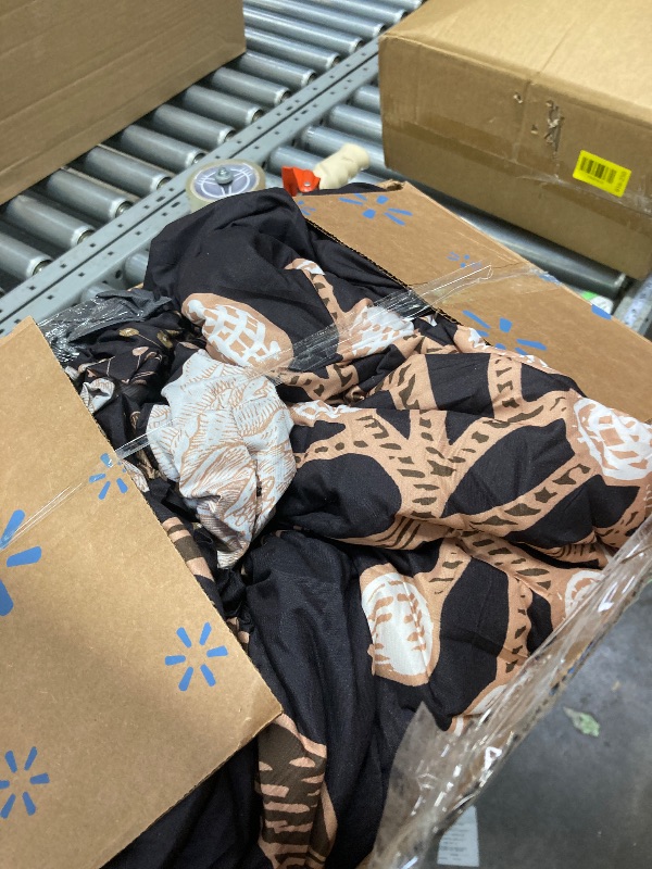 Photo 1 of ***used missing parts***URBONUR 3 Pcs Black and Gold Floral Comforter Set King Size, White Flowers Butterfly Printed Bedding Set, Botanical Gold Leaves Bed Comforter Set for Women Men