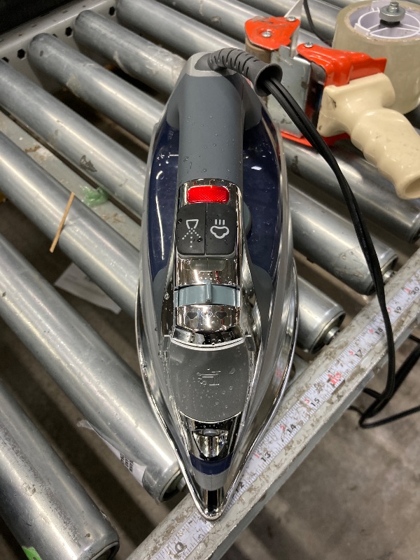 Photo 1 of **It is used, it is not known if it is missing parts, therefore it is not known if it works at 100%.**BLACK+DECKER Allure Professional Steam Iron, Blue, D3030