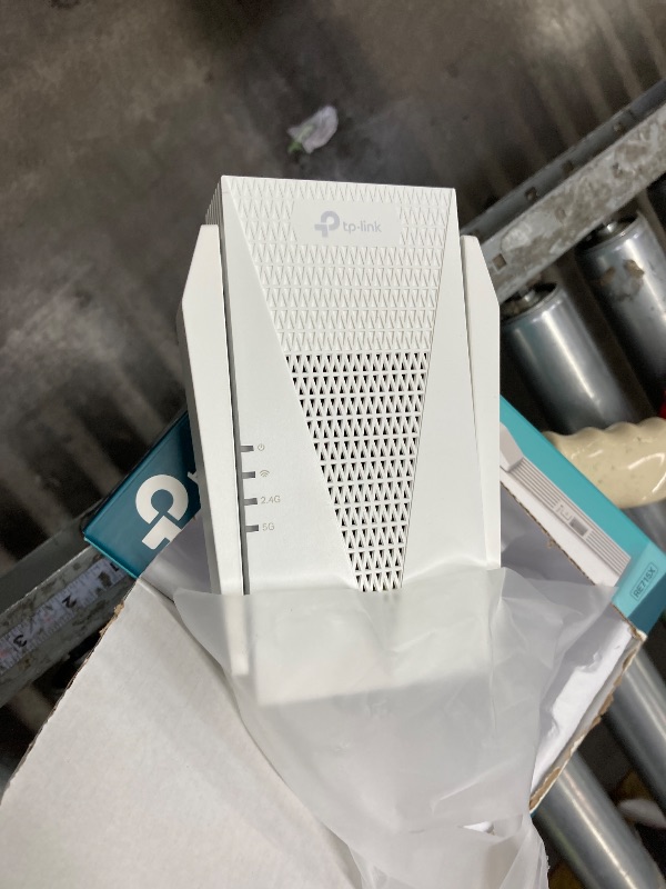 Photo 1 of **It is used, it is not known if it is missing parts, therefore it is not known if it works at 100%.***TP-Link AX3000 WiFi 6 Range Extender | PCMag Editor's Choice | Dual-Band Wireless Repeater w/Ethernet Port | Up to 2400 Sq. Ft., 64 Devices | Internet S