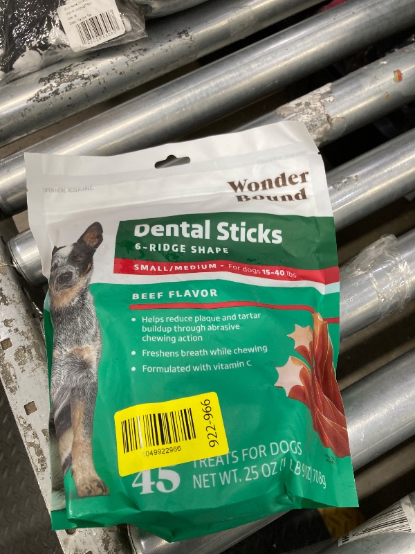 Photo 1 of *8BB 4/28/2027**Amazon Brand - Wonder Bound Beef Flavor Dental Sticks, Sm/Med, 45 Count