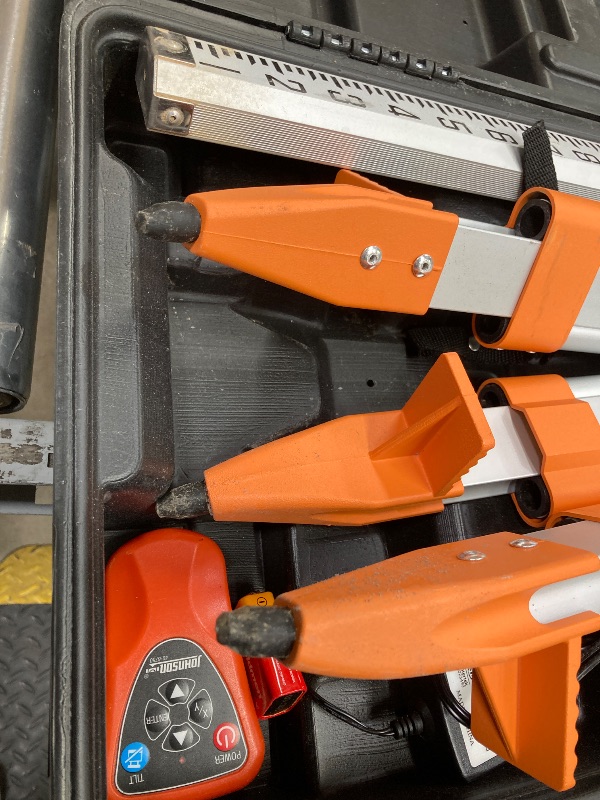 Photo 1 of ***NEED CLEAN***
Johnson Level & Tool 40-6541 High Accuracy Dual Slope Rotary Laser System, Red, 1 ?Kit