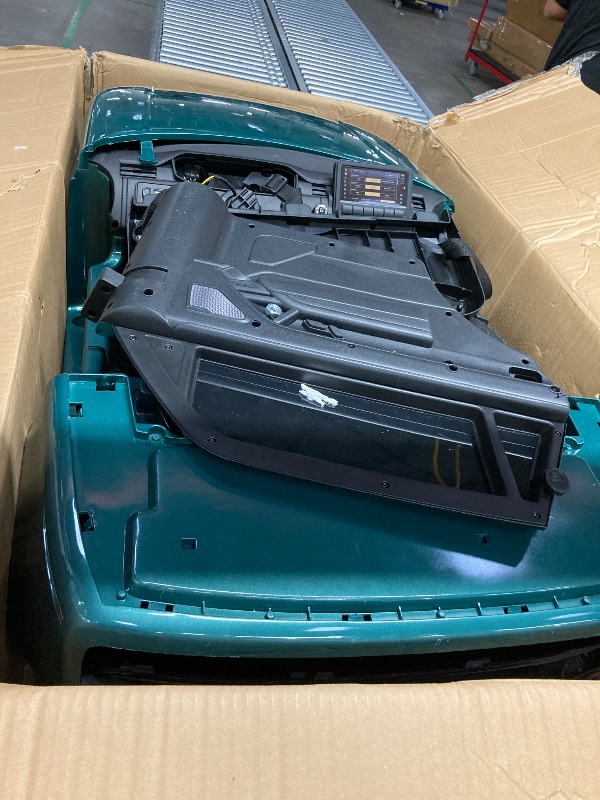 Photo 1 of ***MAJOR DAMAGE***Hetoy 24V 2-Seater Licensed Land Rover Ride On Car Toy w/Parent Remote Control, 3 Speeds, Wireless Music, MP3 Player, Electric Car for Kids Ages 3+,GREEN