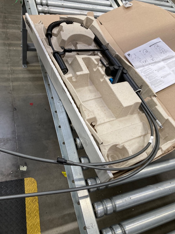 Photo 1 of ***(PARTS ONLY -SELLING AS IS)***
Delta Antoni Pro Style Commercial Kitchen Faucet with Pull Down Sprayer, Single Hole Matte Black Kitchen Sink Faucet, Single Handle, Matte Black 18803-BL-DST