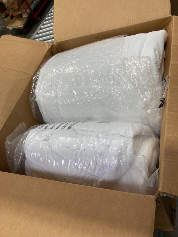 Photo 1 of **used**Amazon Basics White Down Alternative Comforter and Duvet Insert with Corner Tabs (King, Light)