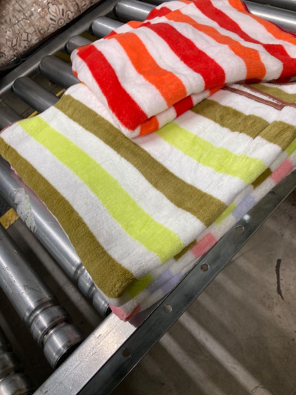 Photo 1 of ***INCOMPLETE SET -SELLING AS IS ***
Peryiter 3 Pcs Large Stripe Beach and Pool Towels Bulk 27.56 x 55.12'' Oversized Velour Striped Quick-drying Soft Colorful Bath Towel for Bathroom Spa Shower Gifting Hotel Gym Beach Pool, Mixed Colors